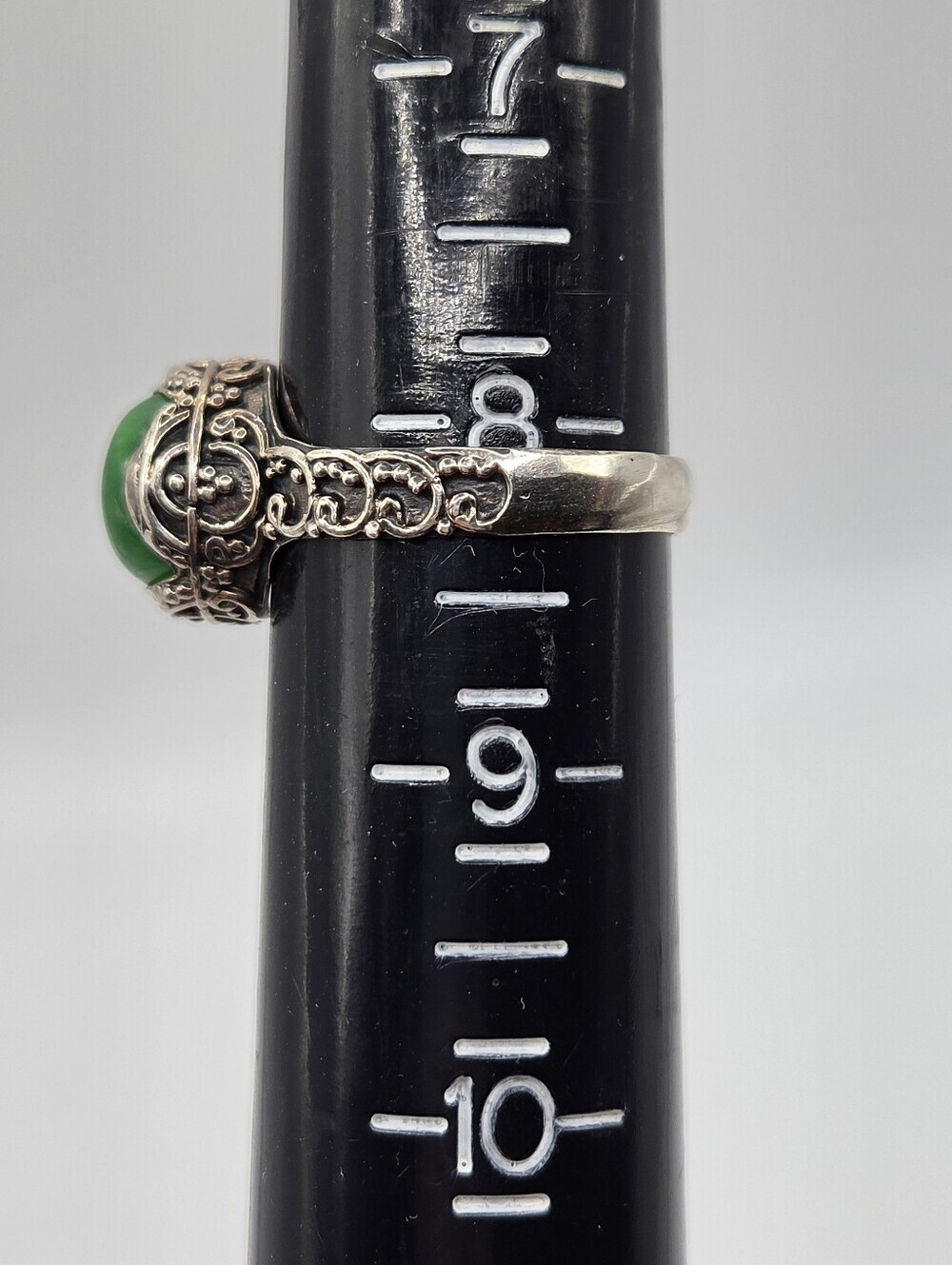 Vintage 925 Sterling Silver Burmese Green Jade Ring Size 8 Scrollwork Band - Picture 7 of 9